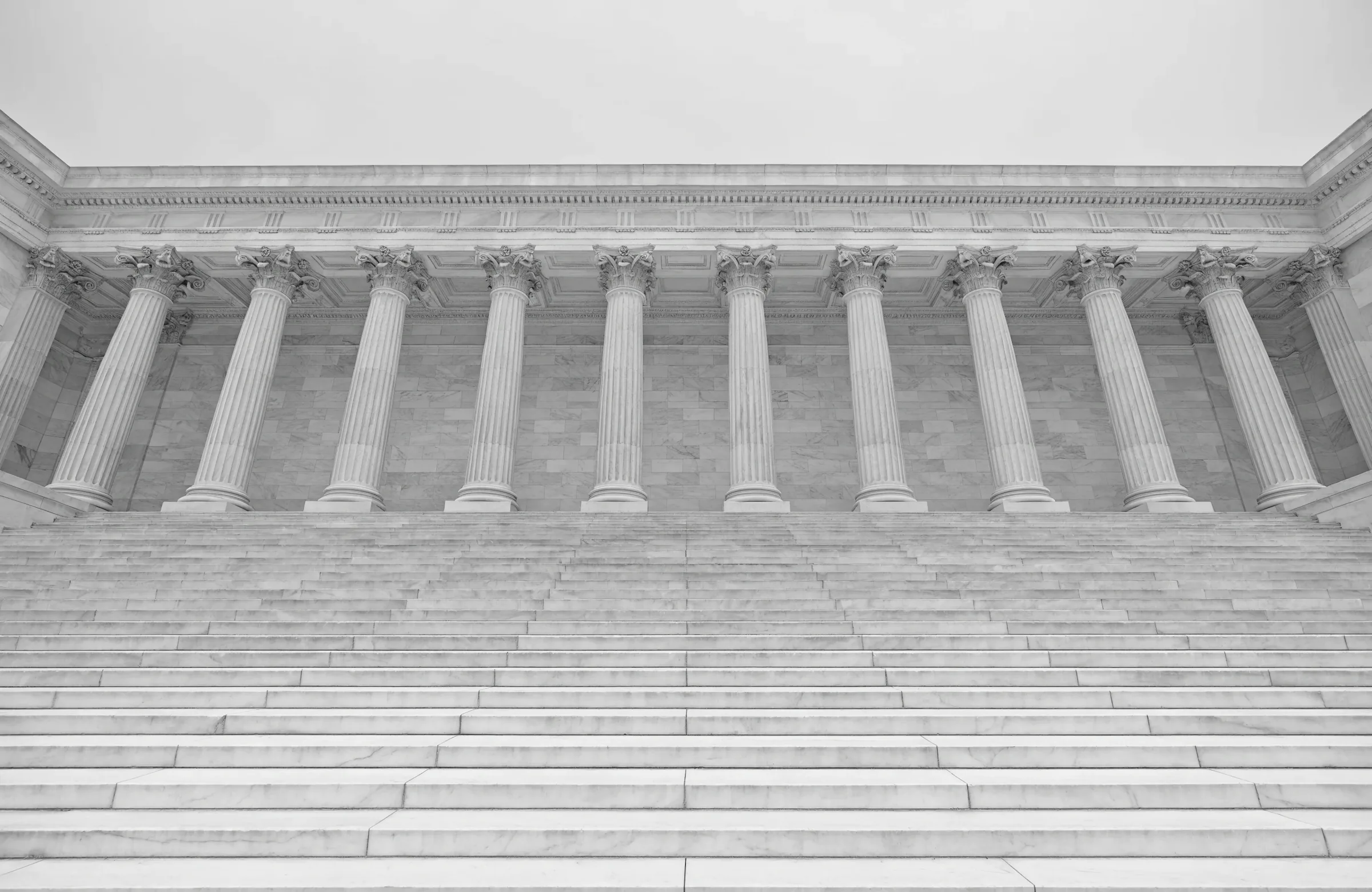 Escalier monumental d’un palais de justice